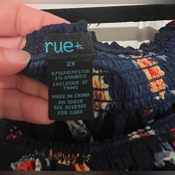 Rue+ Navy Blue w/ Yellow & Red Floral Design Off Shoulder Flowy Blouse Size 2X - Picture 7 of 9